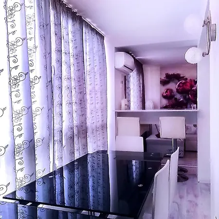 Deluxe Art Maisonettes In Panoramic Roof Complex *